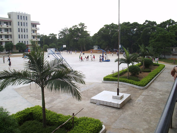 灵山县旧州中学