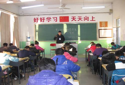 市第十三中学(英文名:the daqing 13 middle school,简称:大庆十三中)