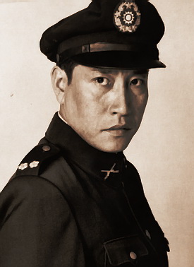  p data-id="gncoobaybw">张鹰,山东青岛人,中国男演员.