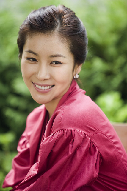  p>韩恩贞(         ,han eun jung),1980年9月12日出生于韩国,毕业于