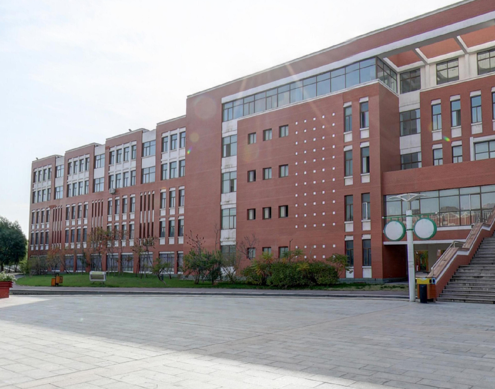 垦利县垦利镇第一中学