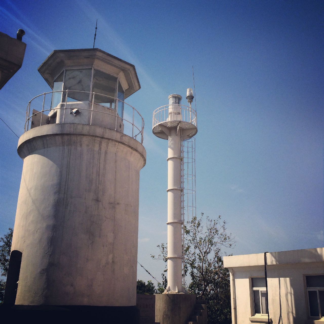 大鹏山灯塔,是浙江省舟山市境内的一座灯塔