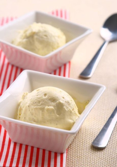  p>香草蛋奶酱是一道美食,制作原料主要有 a targ