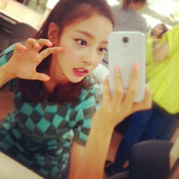 具荷拉(         /koo hara,1991年1月13日-2019年11月24日),在韩国