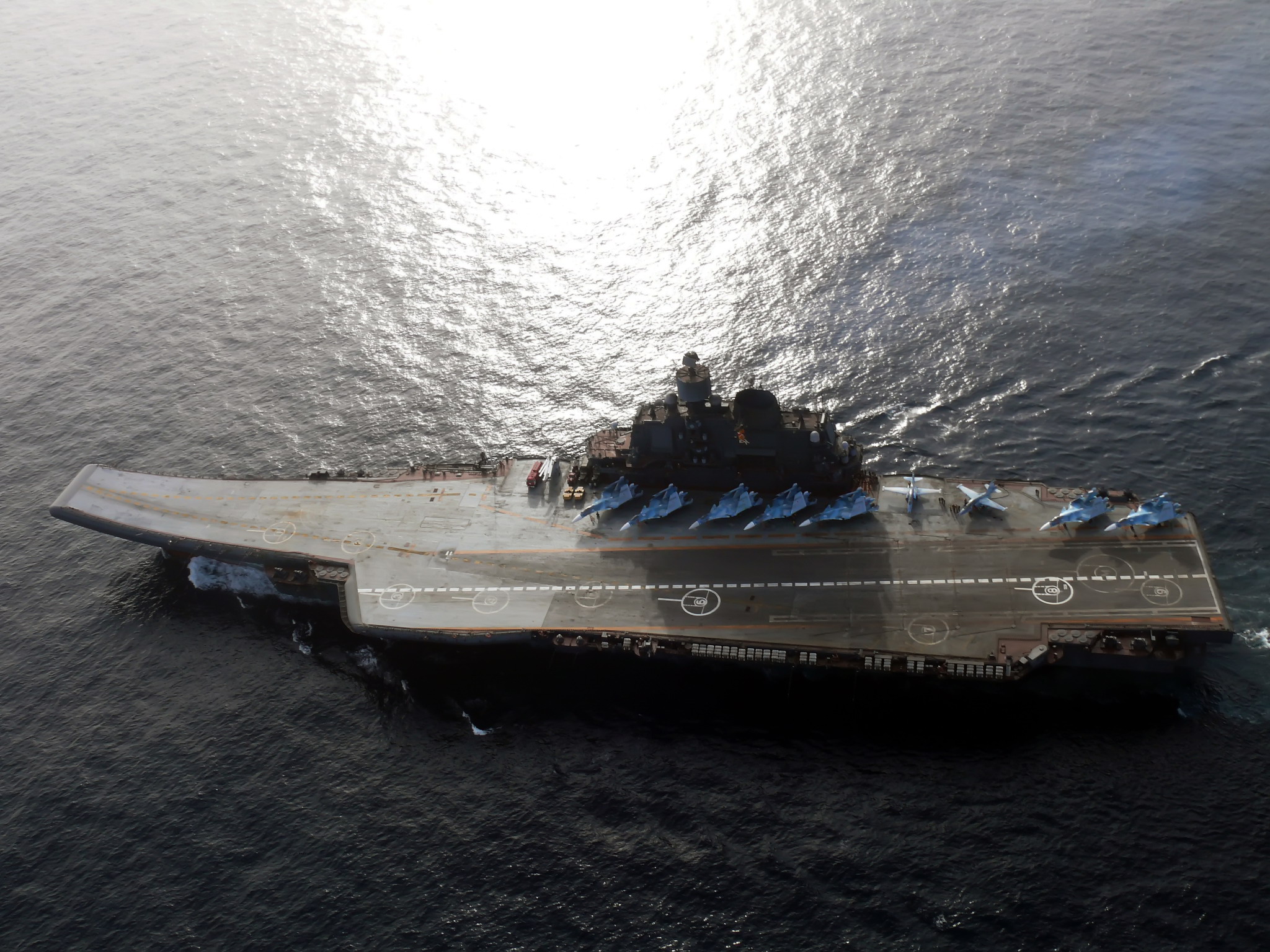 "库兹涅佐夫海军上将"号