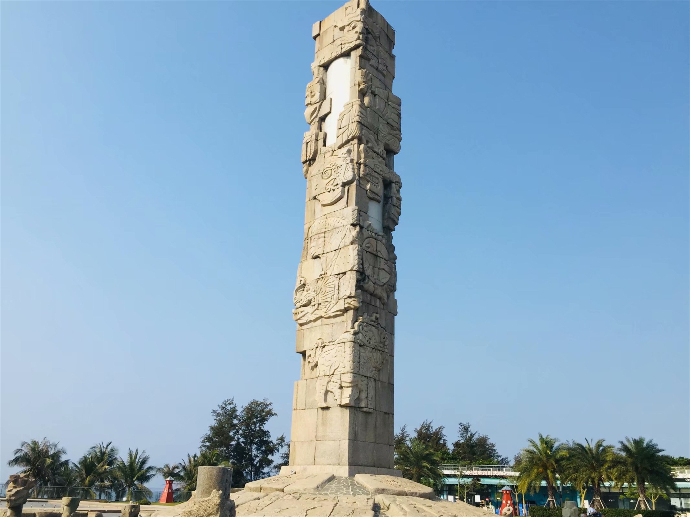  p>亚龙湾中心广场,位于海南省 a target="_blank" href="/item/三亚