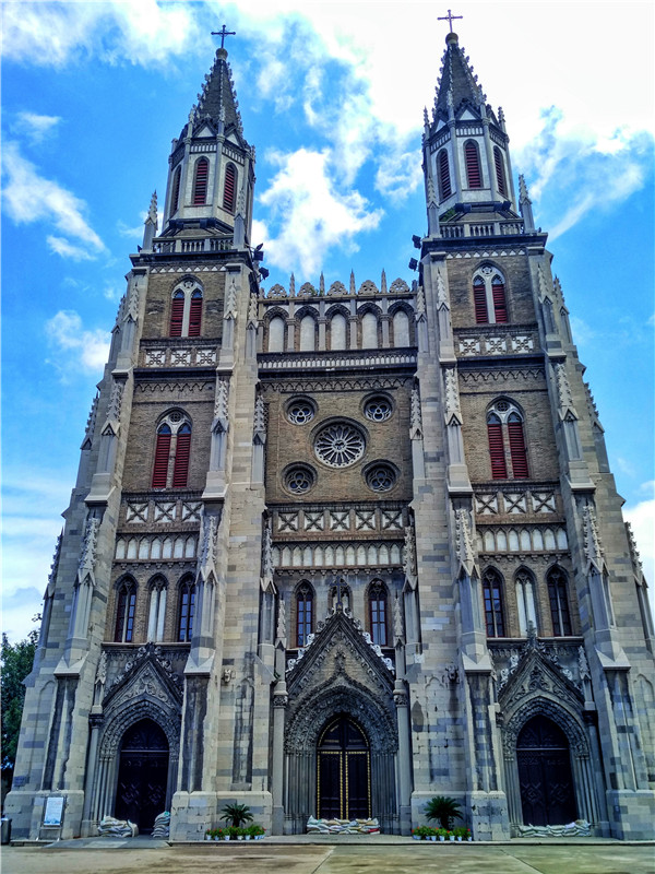  p>洪家楼天主教堂(hongjialou cathedral)全称洪家楼耶稣圣心主教座