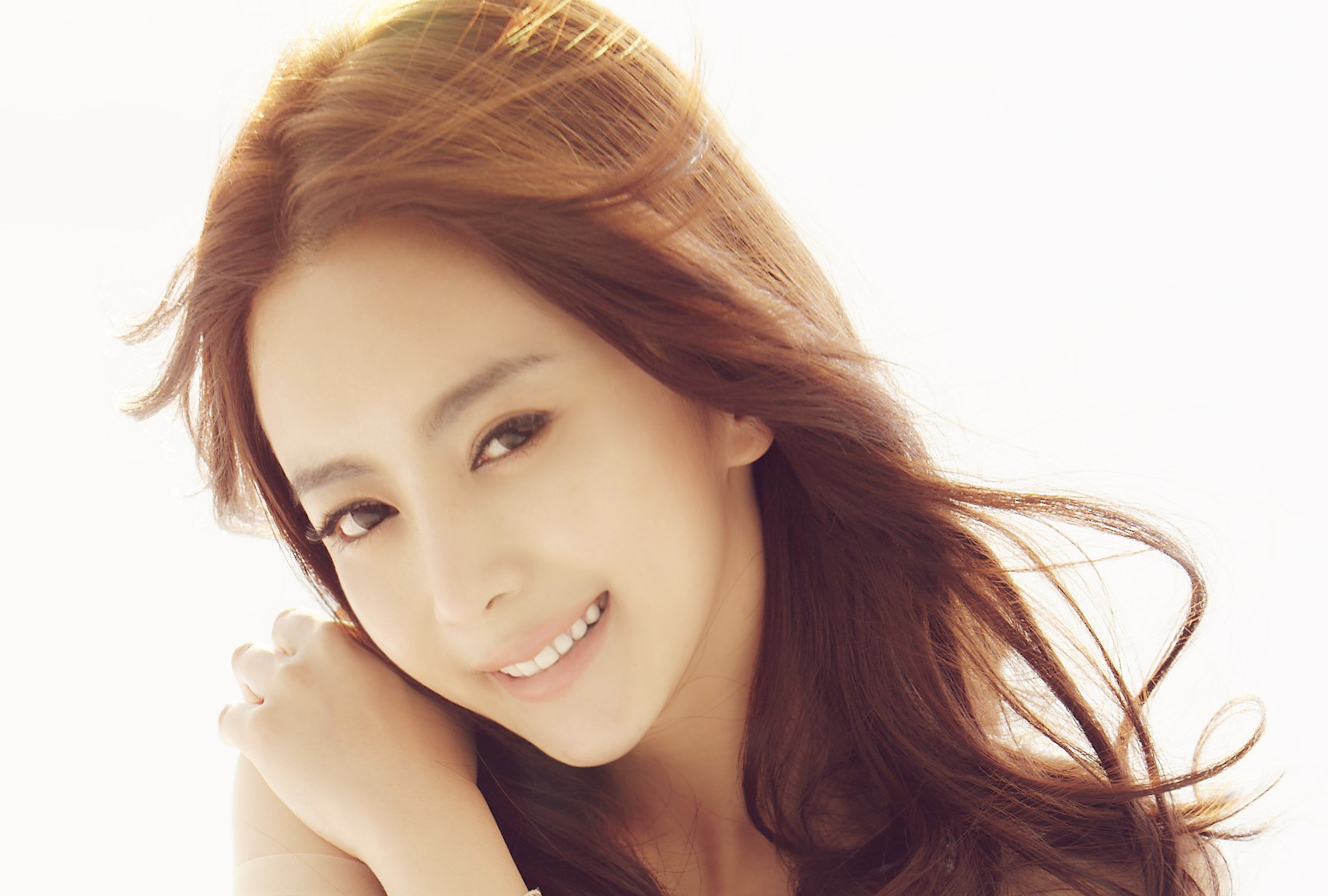 ,1991年1月7日生于四川省成都市,毕业于中央戏剧学院