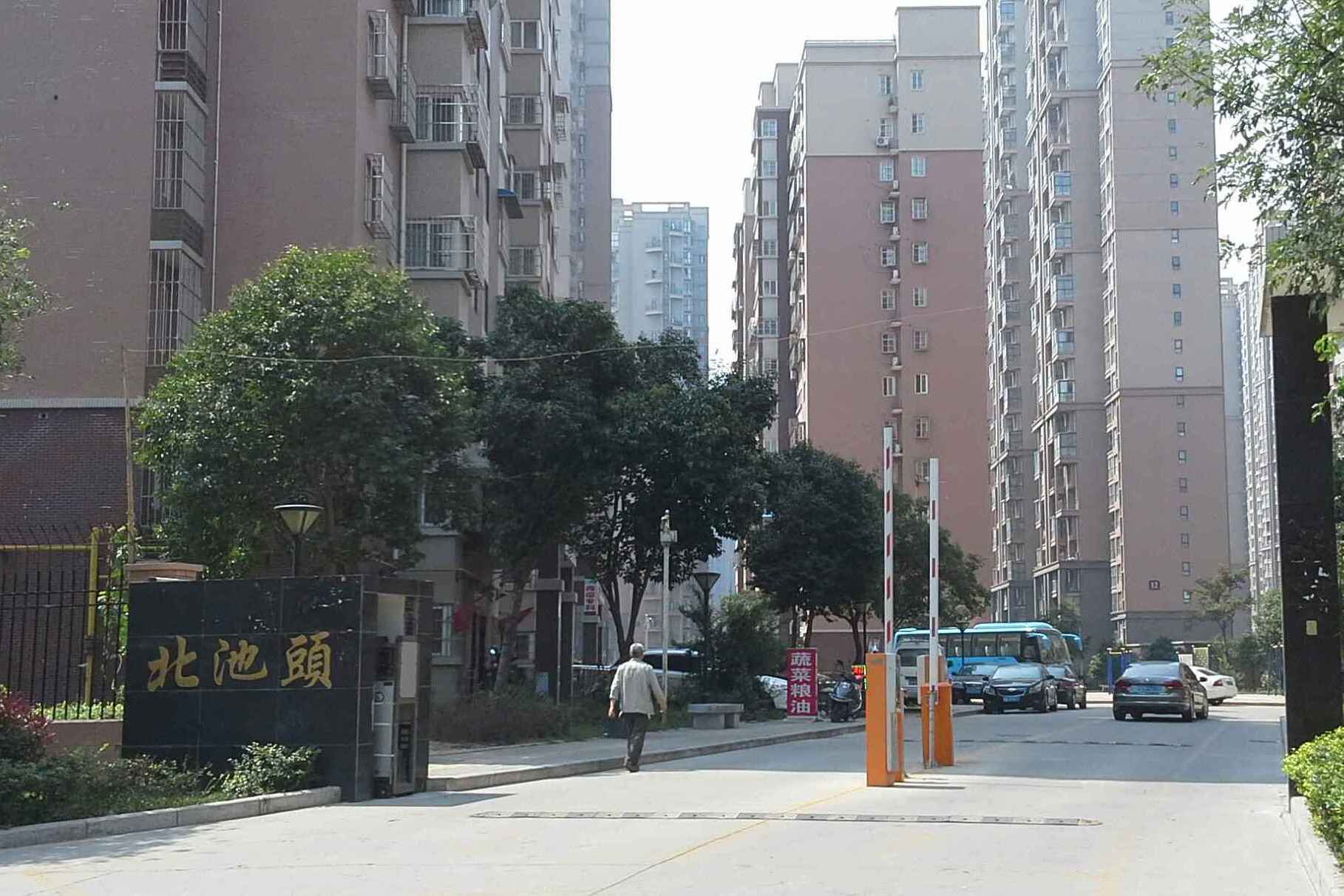  p>北池头社区位于西安市雁塔曲江,共计房屋2431户,小区物业公司为