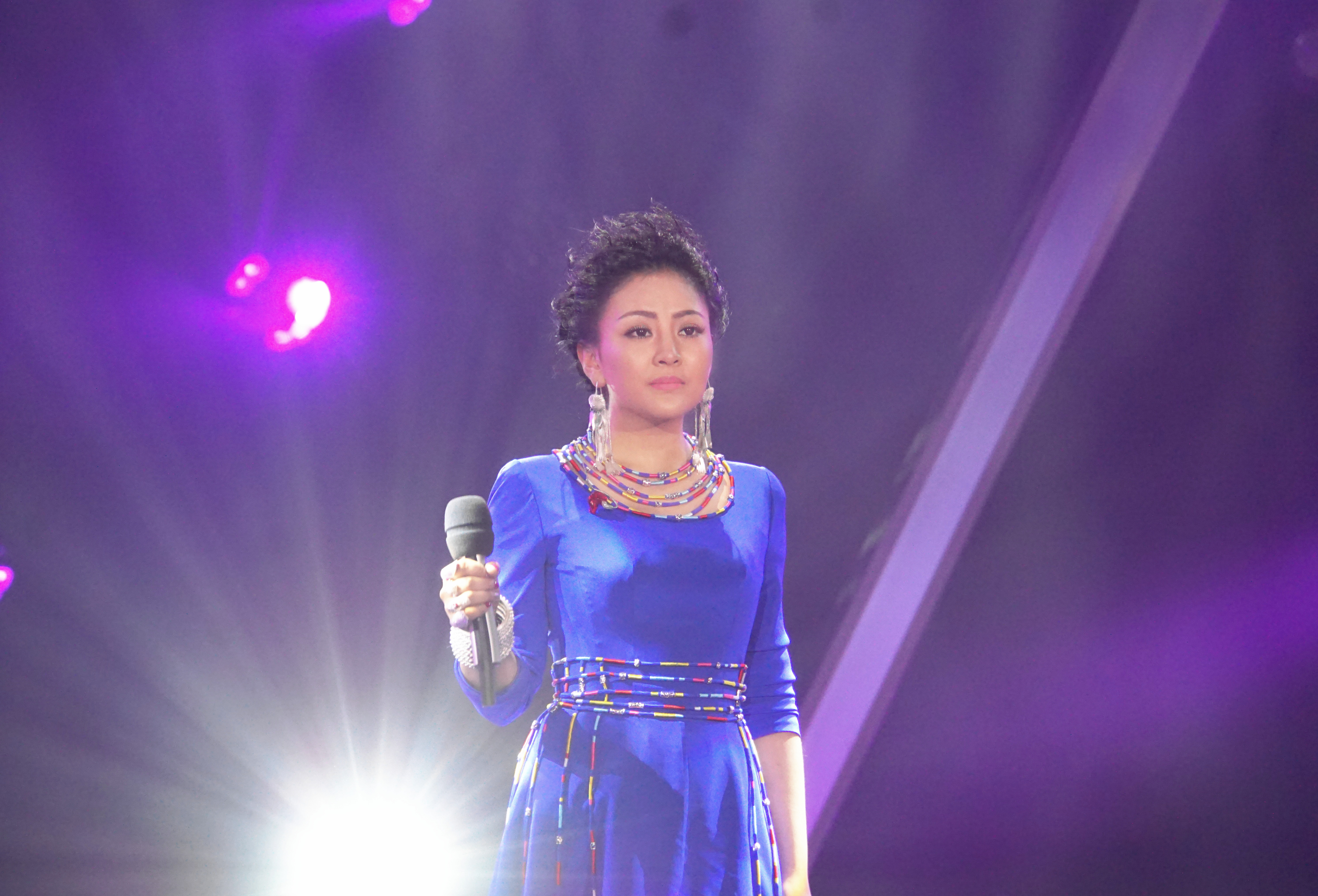  p>阿鲁阿卓,彝族,生于贵州 a target="_blank" href="/item/毕节