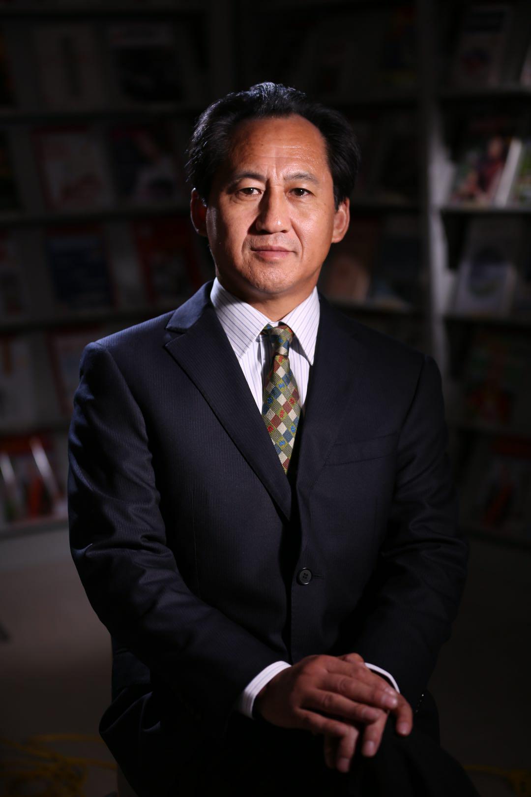 男, span class="ref" data-ctrid="tlqhoblspcbw">当代著名作家,编剧