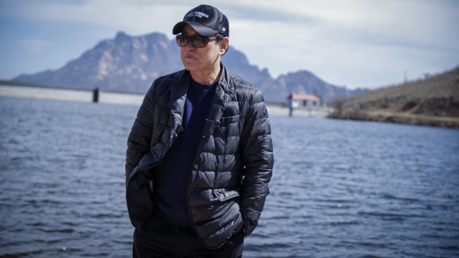 >林和平,男,1952年出生于辽宁省丹东市凤城市,中国内地编剧,作家,导演