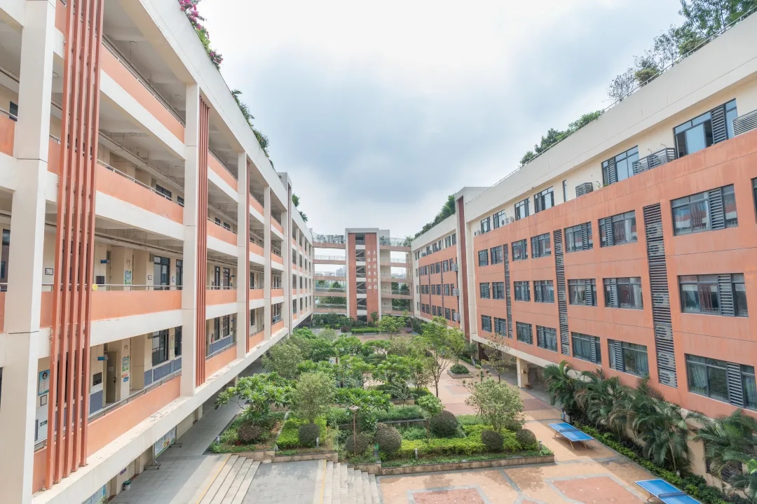  p>深圳大学附属坂田学校,是 a target="_blank" href="/item/深圳