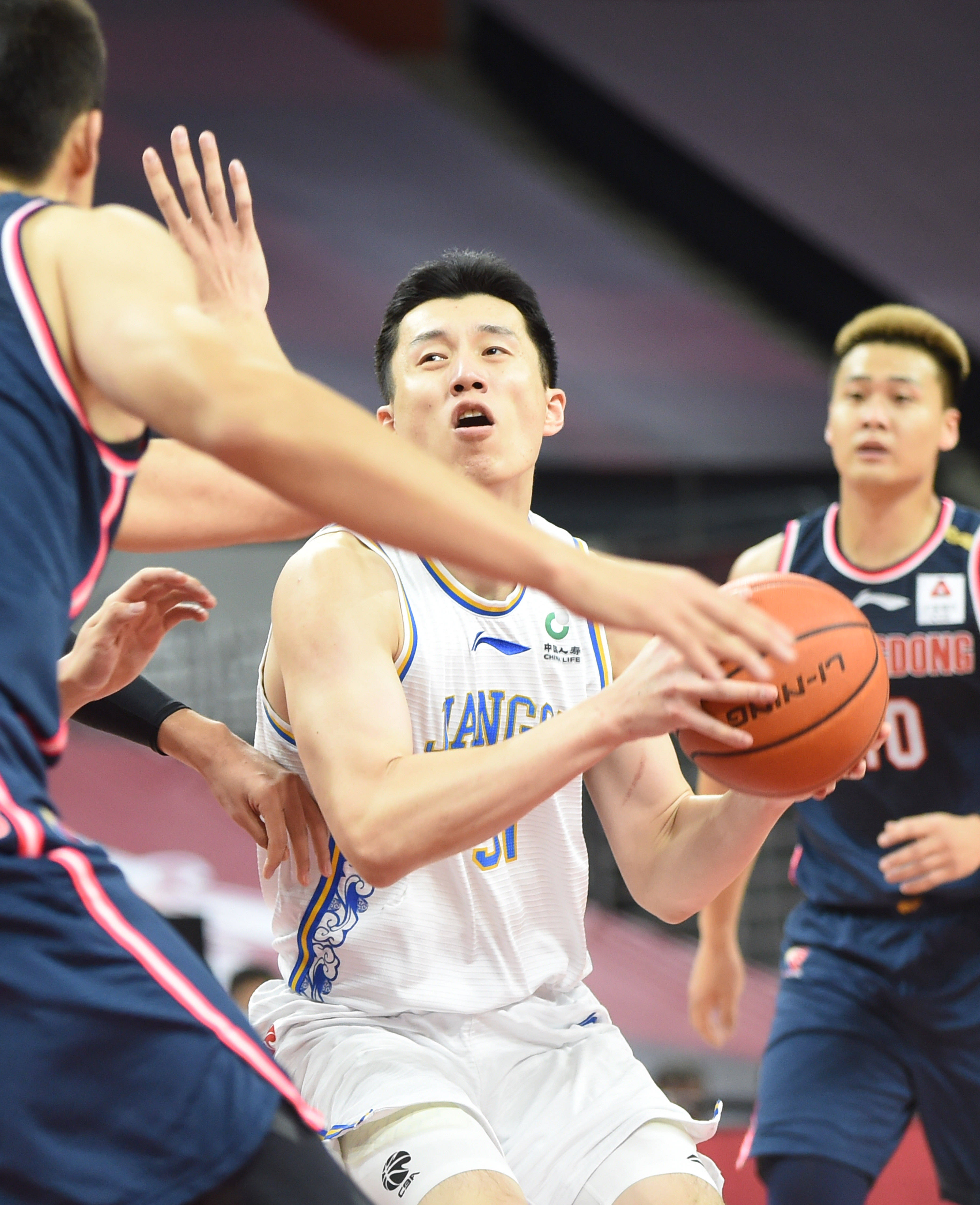  p data-id="gnwjbgi61i">侯逸凡,男,1992年8月2日出生,中国职业篮球