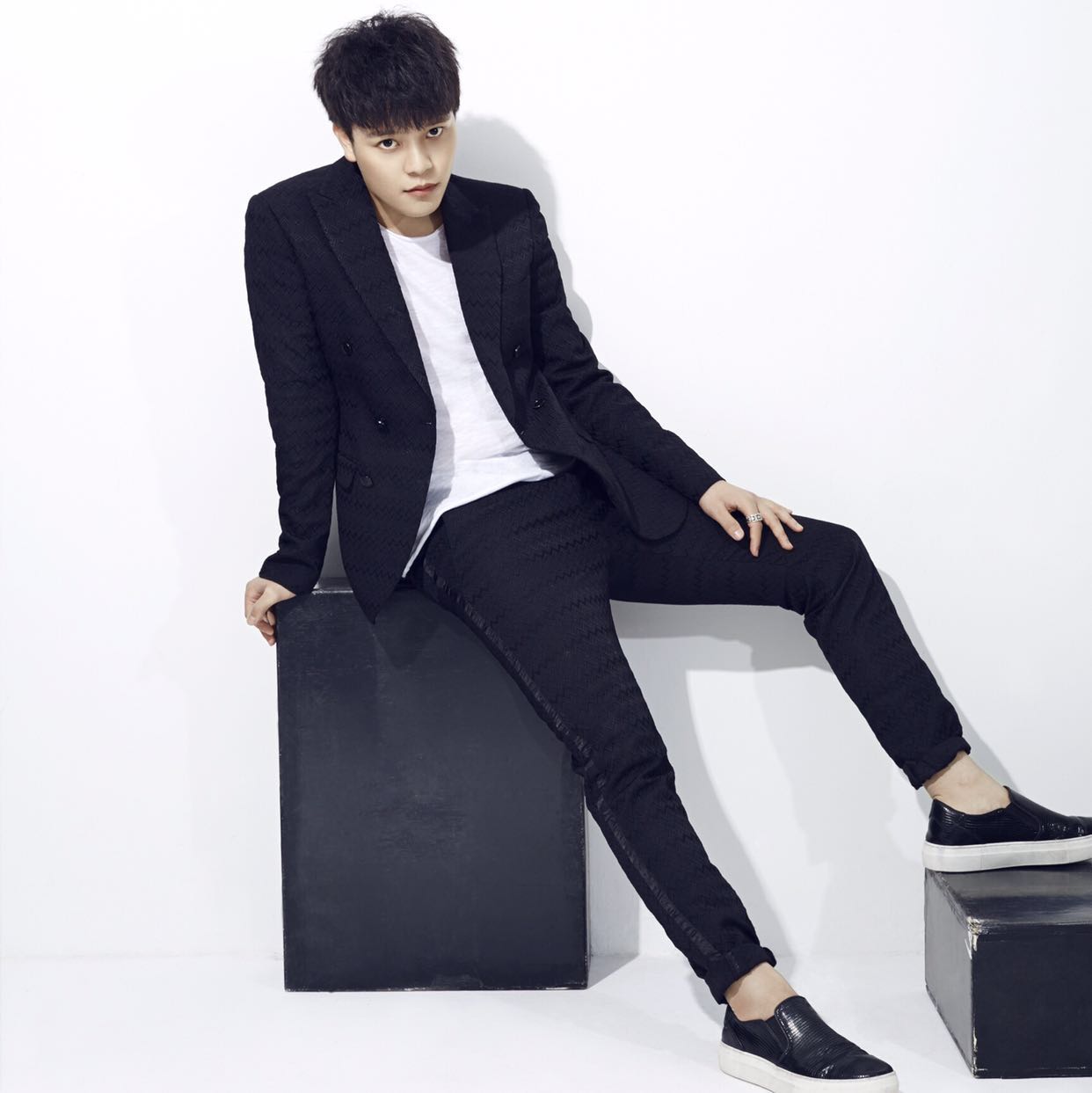 gnrpzj1wa7">郑国锋,1991年9月9日出生于广东省韶关市,中国内地男歌手