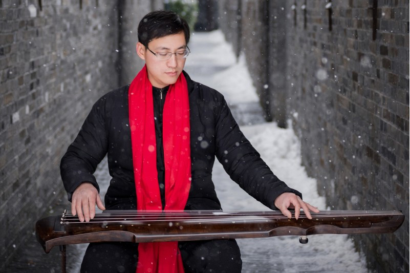 扬州市青年古琴协会副会长,青年琴家,斫琴师