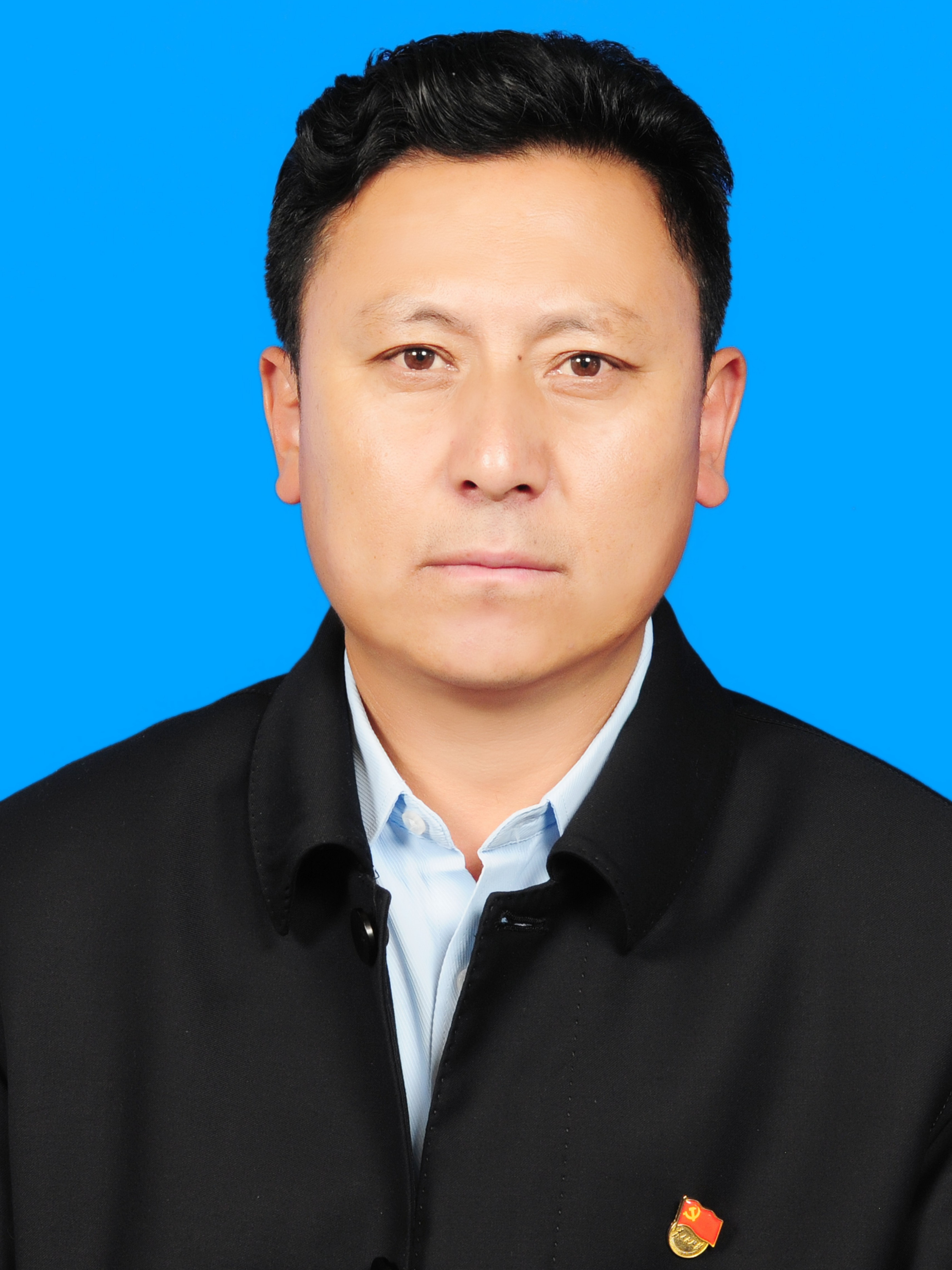 生龙泽仁,男,藏族,四川省甘孜县人,1979年