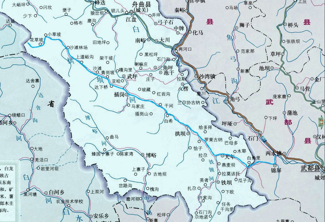 交界的花草坡,流经<a target="