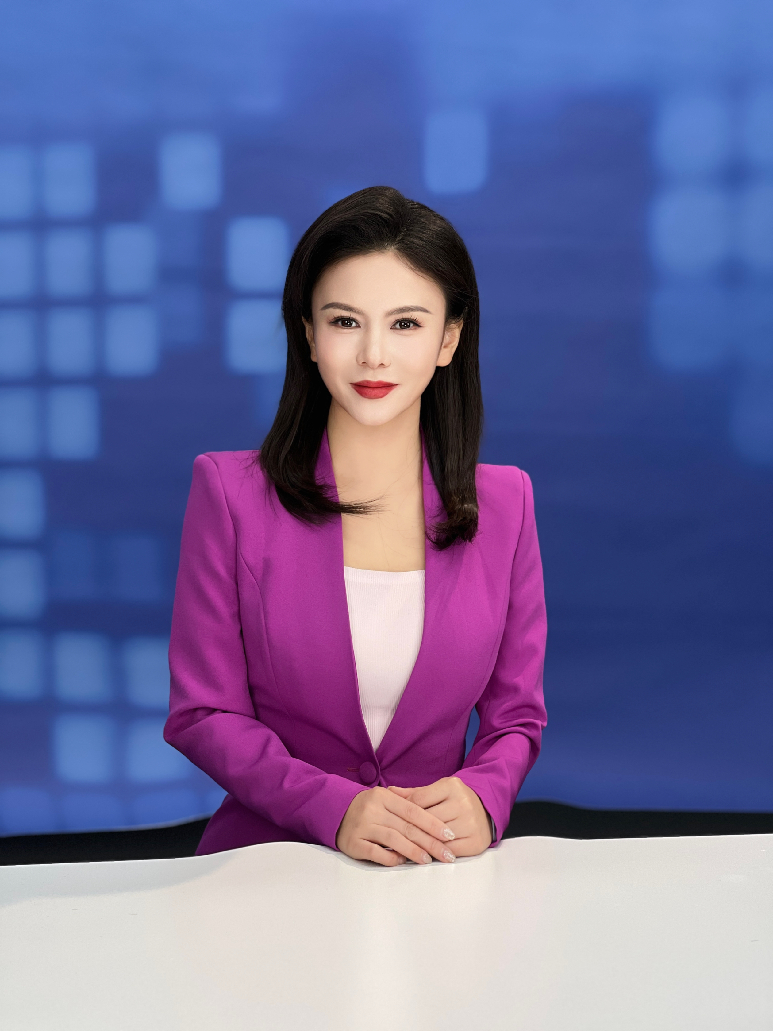 中国电视节目出品人,中韩英三语主持人,凤凰网