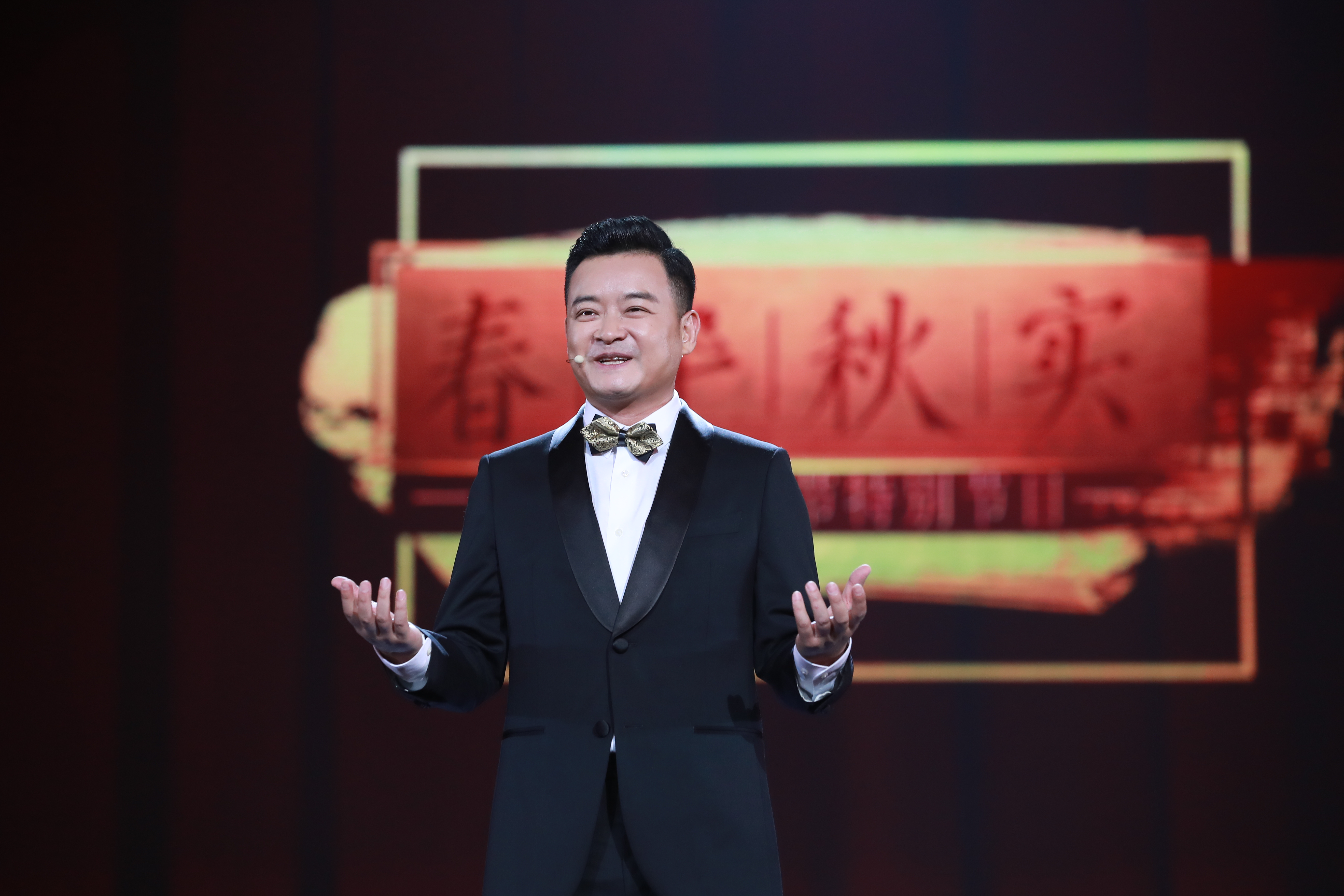  p>李佳明,1975年10月10日出生于新疆库尔勒,中共党员,中央广播电视总