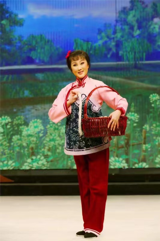  p>李爽,女, a target="_blank" href="/item/中国评剧院/8484996"