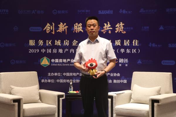  p data-id="sobfkxt4zxby">邵红刚,男,1974