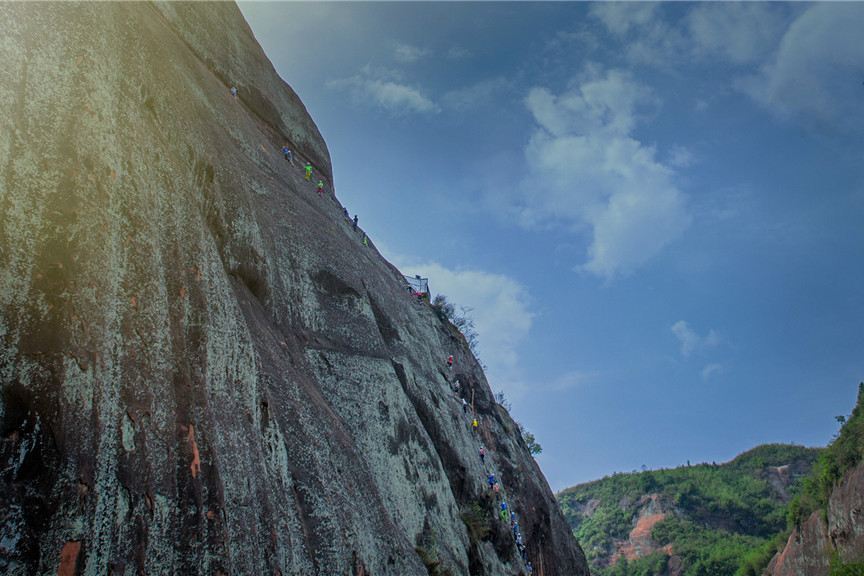  p>红岩岭飞拉达位于张家界市慈利县甘堰乡红岩岭村. /p>