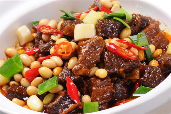 黄豆焖牛腩
