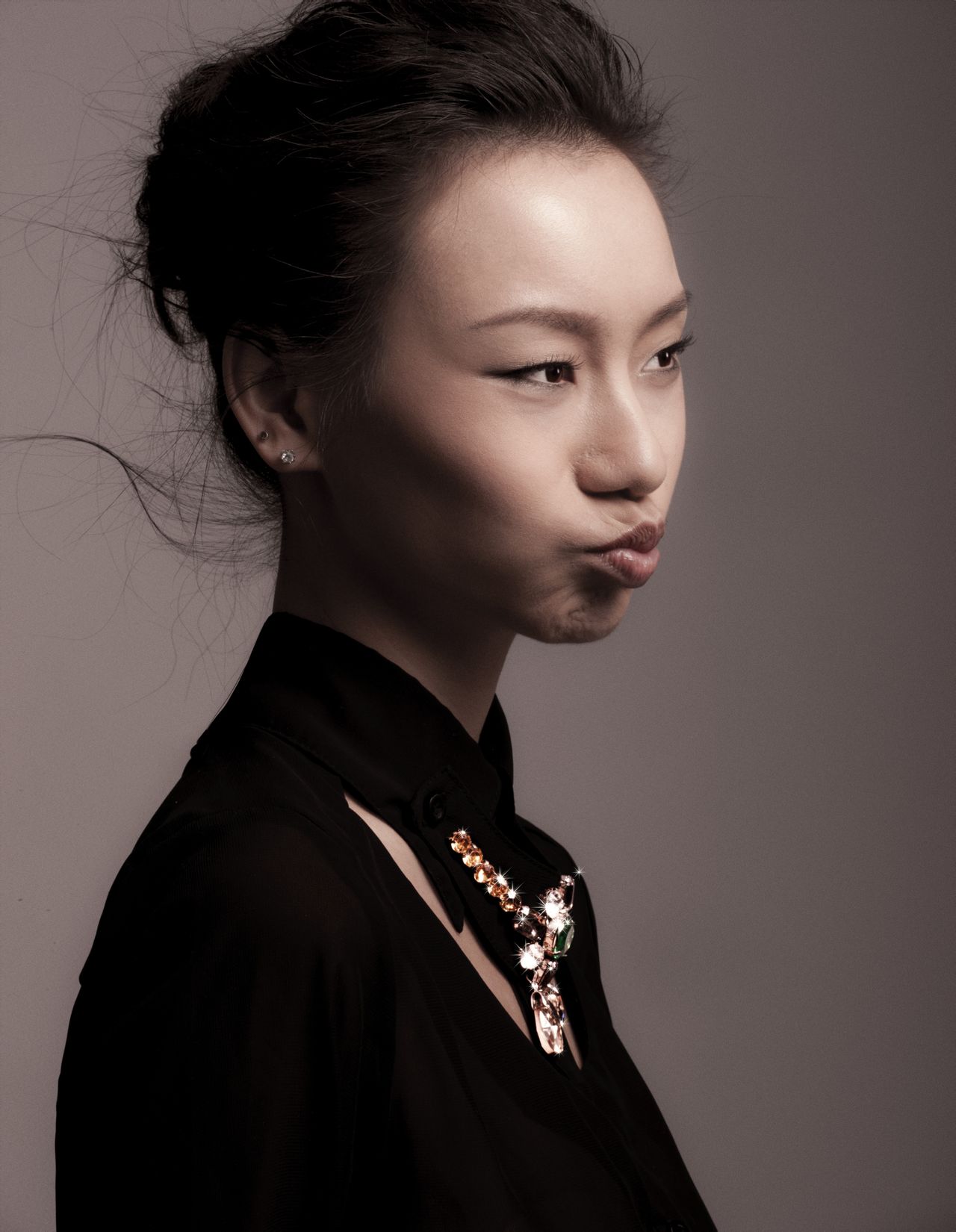  /p> p>2010年王丹怡栗毕业后出演古装喜剧电影《 a target="_blank"