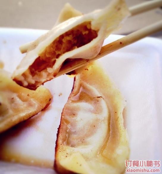  p>大王锅贴(东安路店)是位于上海徐汇区东安路424号的一家小吃店.