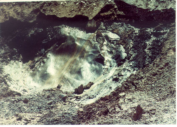  p>永冻层(permafrost)又称永久冻土或多年冻土层,是指持续多年冻结的