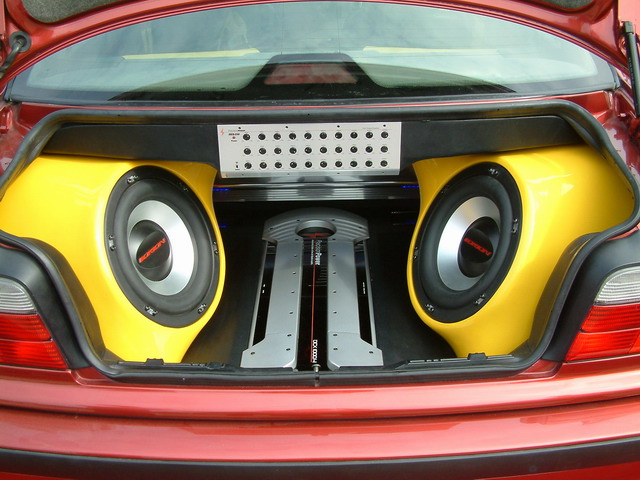  p>汽车音响改装,顾名思义就是对汽车进行音响改装升级,其目的就是