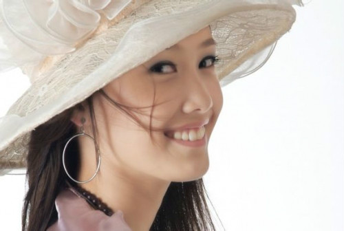 朱婧佳 /b>,中国内地新晋女 a target="_blank" href="/item/歌手