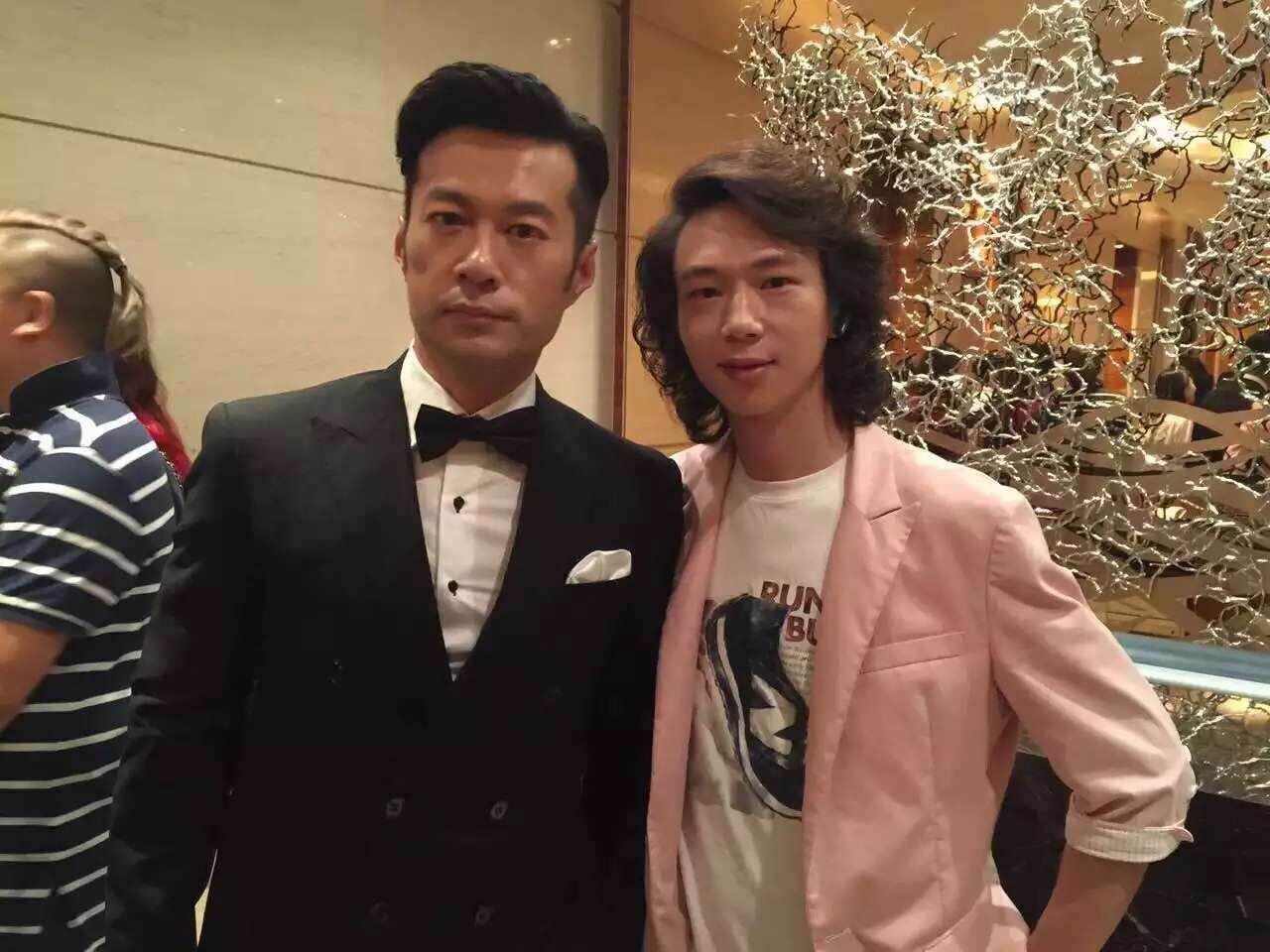  p data-id="gnaz4lnlab">周齐鹏,著名发型师,大牌明星造型师;周齐鹏