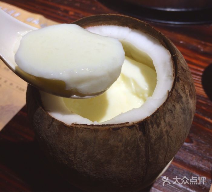  p>椰汁炖奶是一道由蛋白2个,鲜奶100㏄,椰奶100