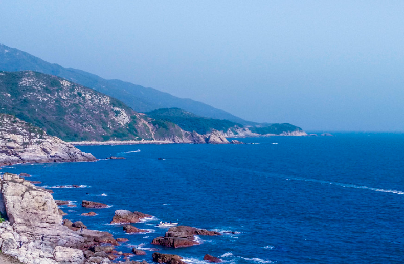  p>大鹏湾(英文名mirs bay,故又叫马士湾)是一个位于中国香港和中国