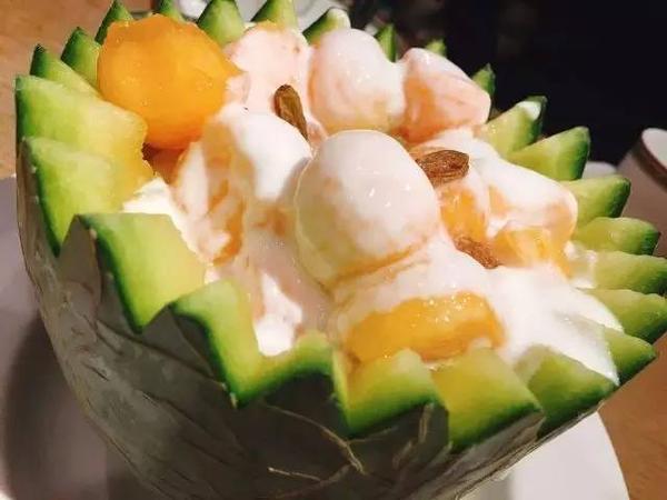 酸奶淋哈密瓜