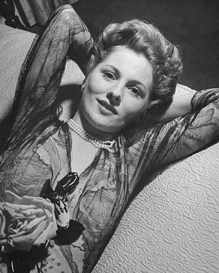  p>琼·芳登(joan fontaine,1917年11月21日—2013年12月15日),出生于