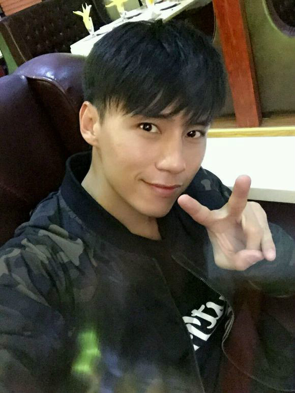  p data-id="gncncng344">王羿均(原名王修泽)