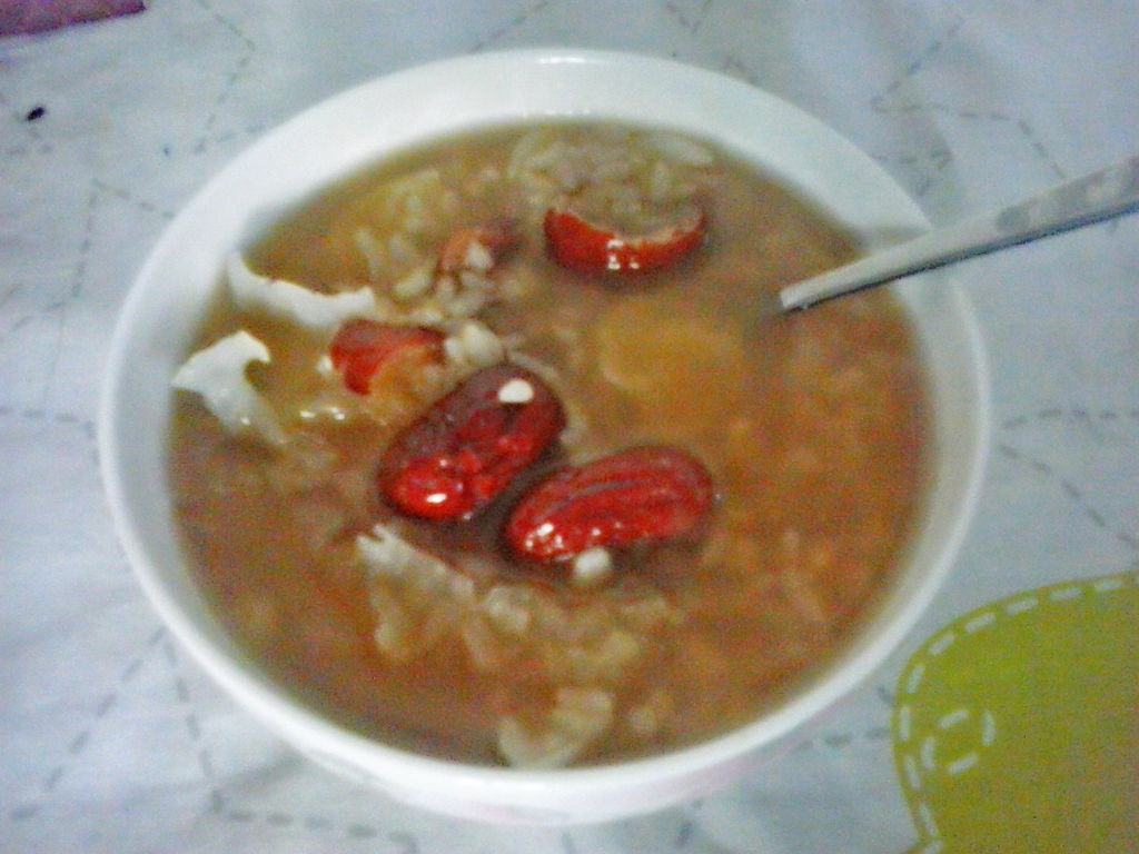  p>养胃粥顾名思义就是用来调养肠胃的粥,养胃粥主要由粳米,糯米,红枣