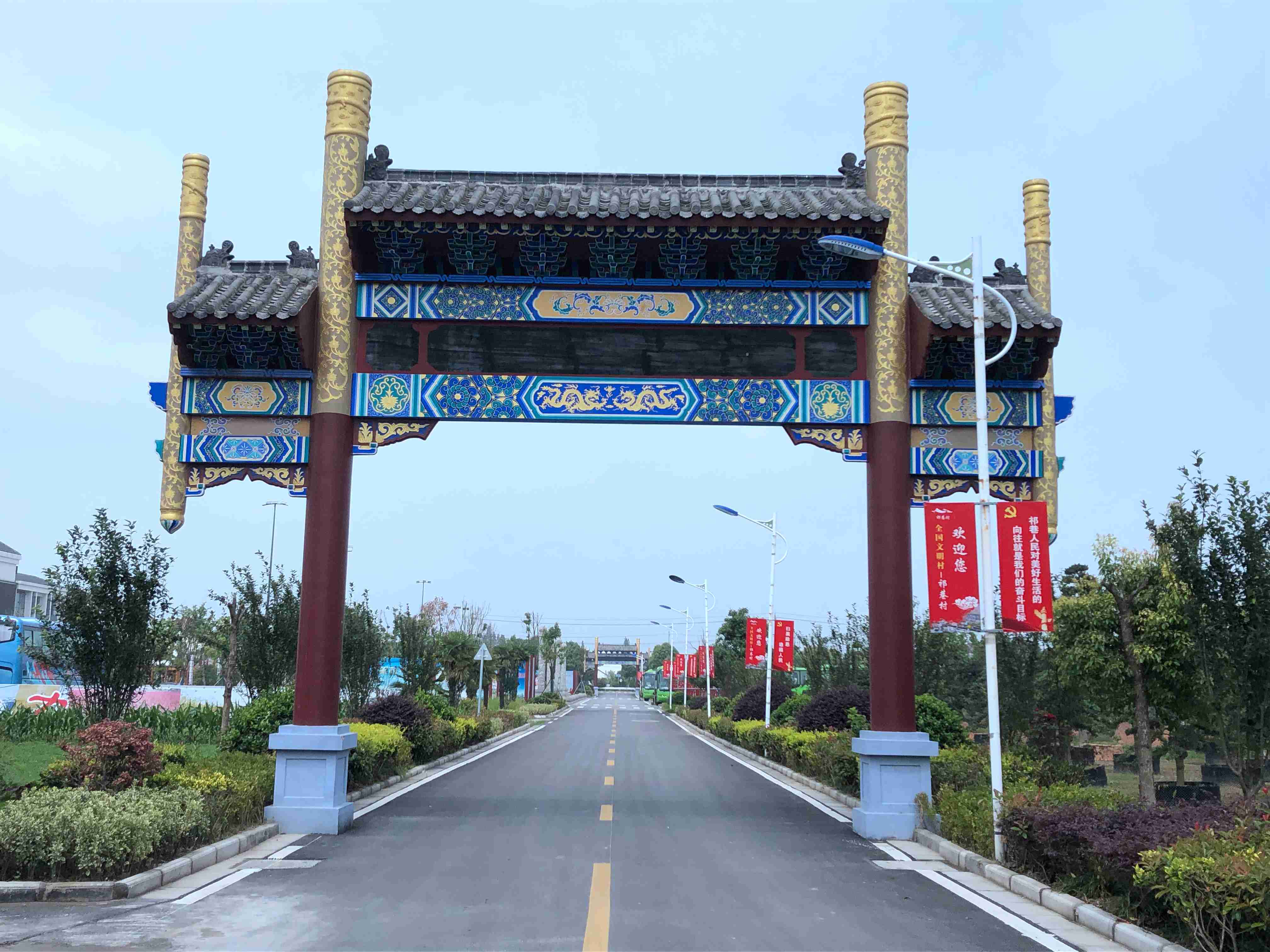  p data-id="gnbdmslcgb">小南湖是位于江苏省泰兴市黄桥镇祁巷村的