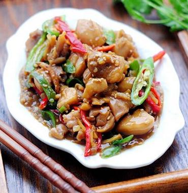  p data-id="gnbrau566w">辣椒炒鸡是由 a tar