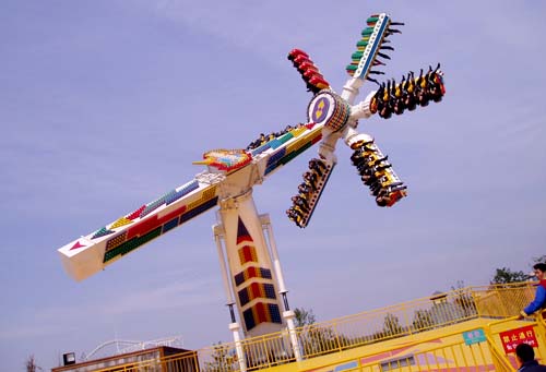 3v">极速风车,是在 a target="_blank" href="/item/游乐园/7826236"