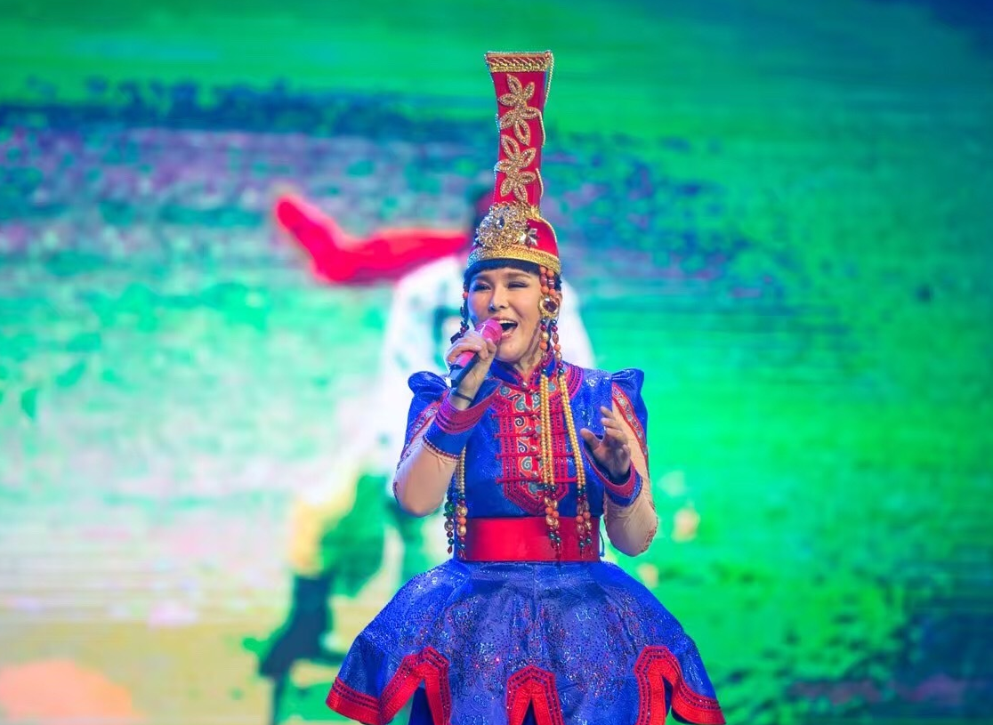  p>乌兰托娅,曾用名王丽娜,8月21日出生于内蒙古自治区 a target="