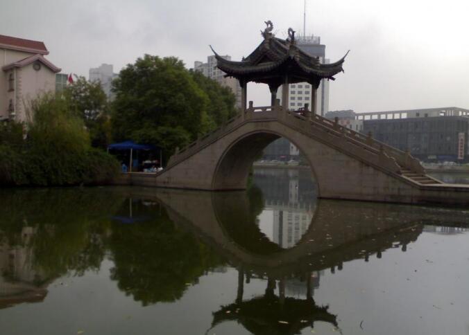  p>亭子桥是 a target="_blank" href="/item/无锡/135983" data