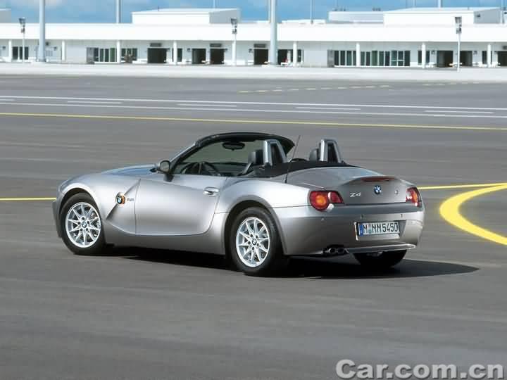  p>轿车(saloon car)是指用于载送人员及其随身物品,且座位布置在两轴