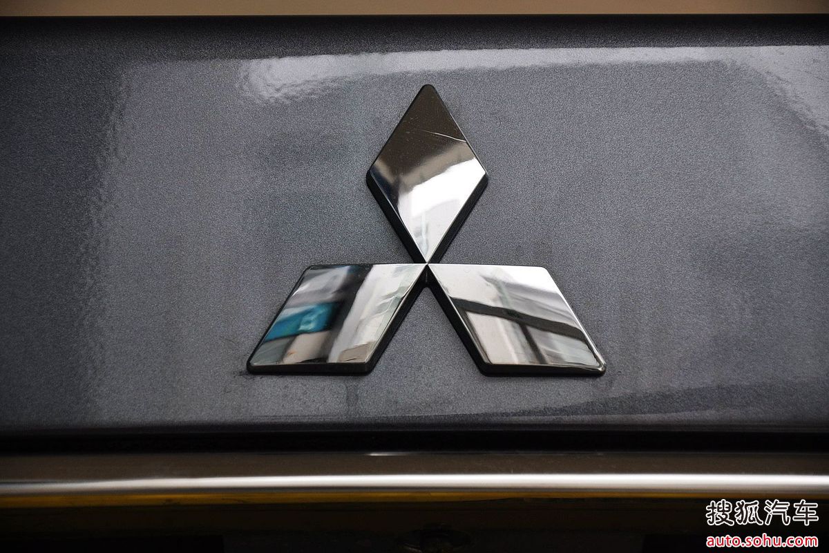  p>三菱蓝瑟是东南汽车推出的三菱车标轿车,属国产车,市场定位在 a