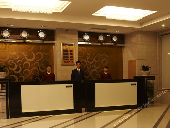  p>湛江金润假日酒店设有风格各异的客房,房间装修格调高雅,时尚,设施