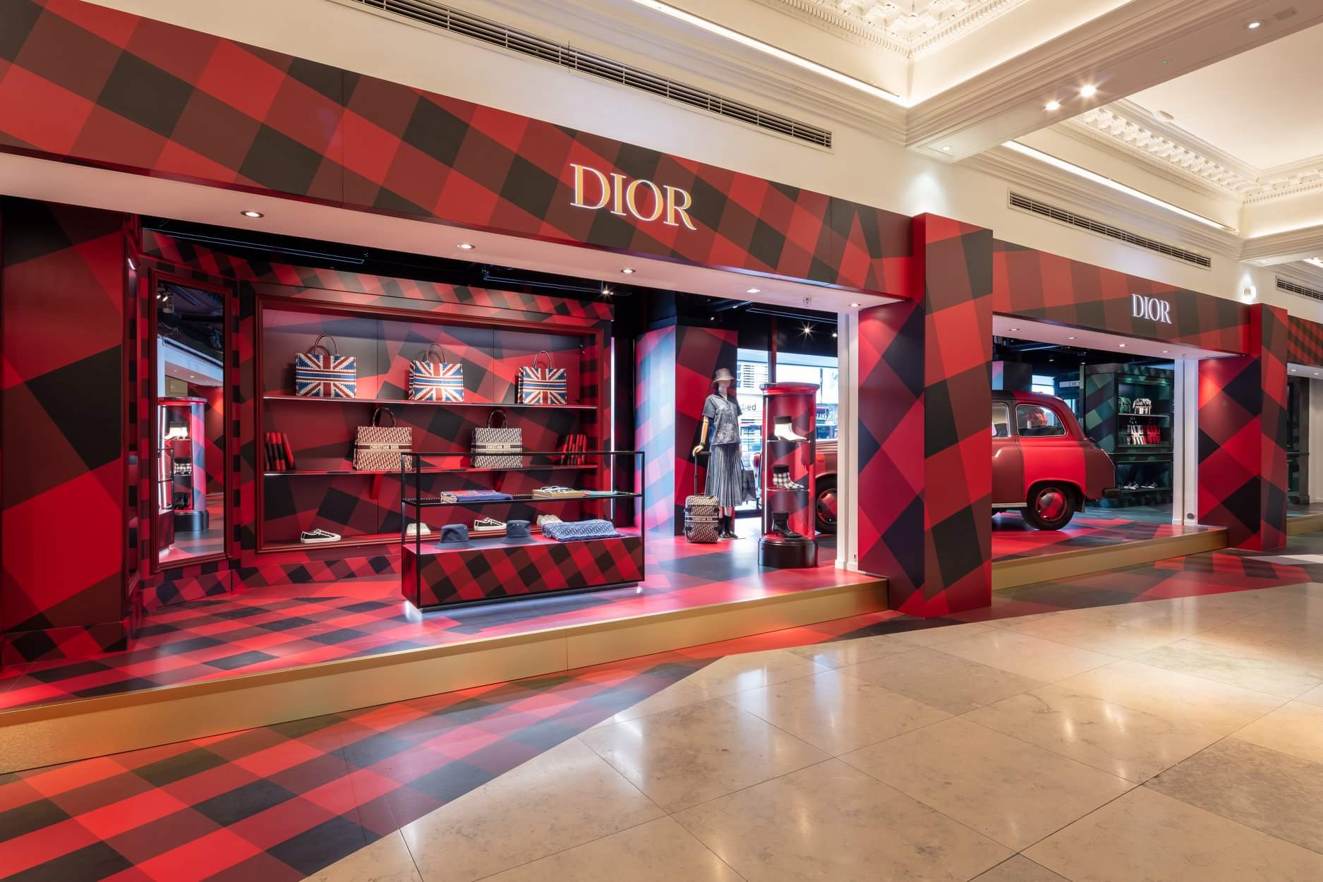  p>克里斯汀·迪奥(christian dior),简称迪奥(dior或cd),是法国时尚