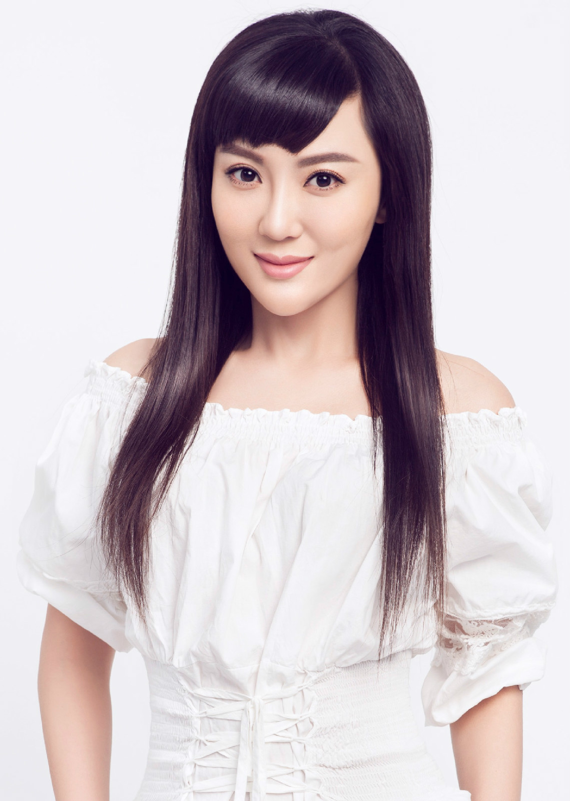 1983年2月1日出生于河北,毕业于 a target="_blank" href="/item/中国